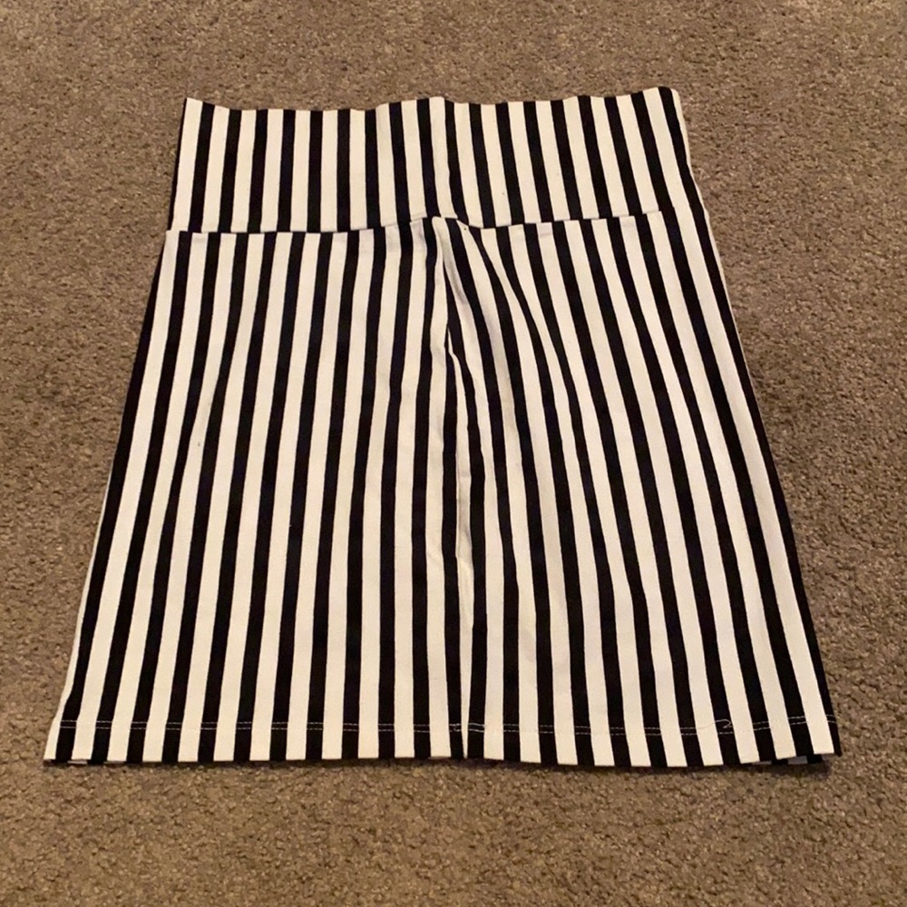 Striped black and white mini pencil skirt